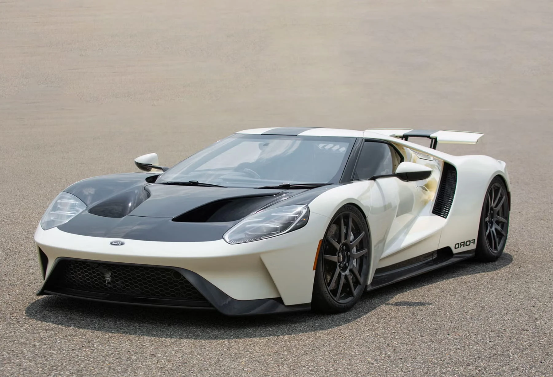 2022 Ford GT White